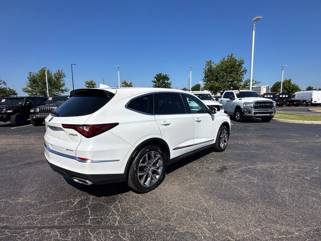 Used 2023 Acura MDX w/ Technology Package AWD/4WD image 10