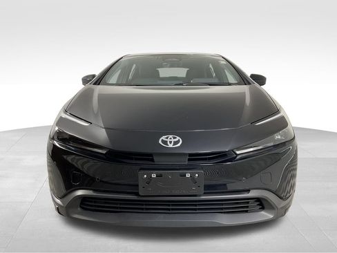 Used 2025 Toyota Prius LE AWD/4WD image 3