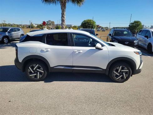 Certified 2025 Nissan Kicks SV image 3