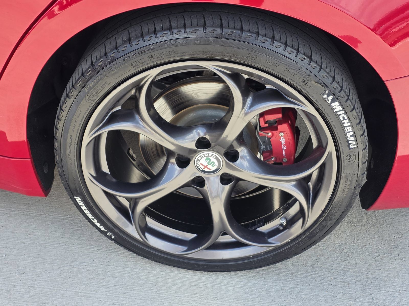 Used 2018 Alfa Romeo Giulia Ti Sport w/ Quick Order Package 22U Sport RWD image 10