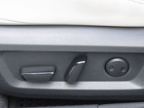 Used 2023 Nissan Rogue SL image 12