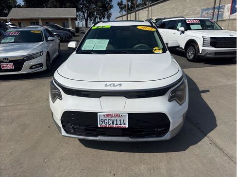 Used 2023 Kia Niro Wave FWD image 2