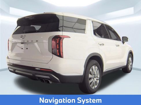 Used 2023 Hyundai Palisade SEL FWD image 2