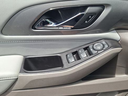 Used 2019 Chevrolet Traverse LT FWD image 17