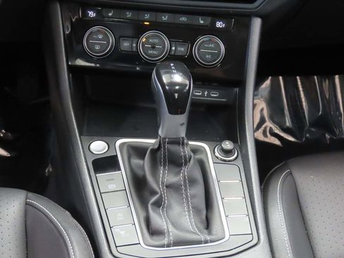 Used 2024 Volkswagen Jetta SE image 8