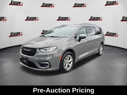 Used 2023 Chrysler Pacifica Limited AWD/4WD image 1