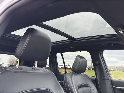 Used 2024 Jeep Grand Cherokee Limited w/ Luxury Tech Group II AWD/4WD image 30