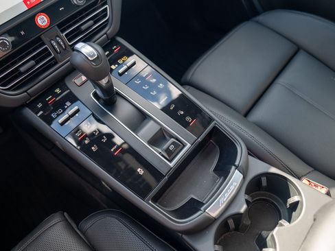 Certified 2026 Porsche Macan AWD/4WD image 20