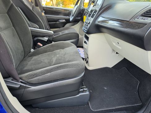 Used 2019 Dodge Grand Caravan SE FWD image 13