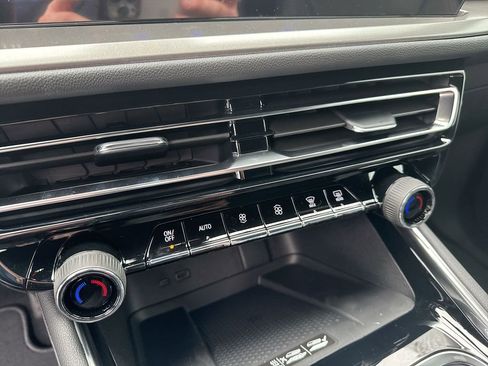 New 2026 Chevrolet Traverse LT image 25