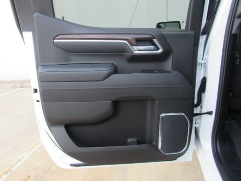 Used 2025 GMC Sierra 1500 SLT image 15