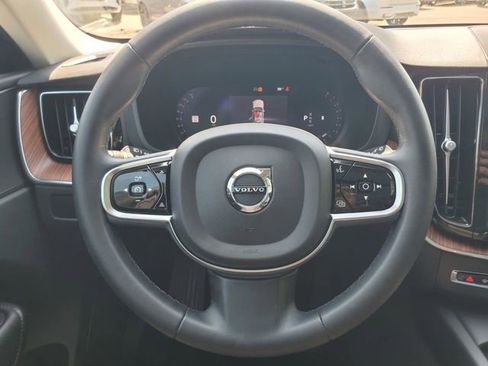 Used 2023 Volvo XC60 B5 Plus w/ Climate Package AWD/4WD image 28