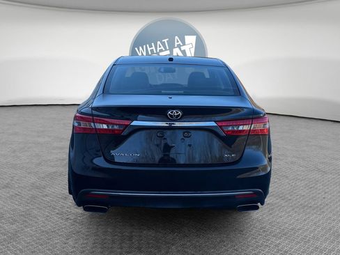 Used 2018 Toyota Avalon XLE Premium w/ All Weather Liner Package image 5