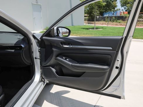 Used 2023 Nissan Altima 2.5 SL FWD image 19