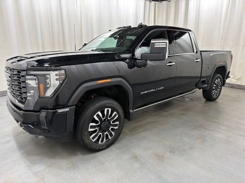 Used 2024 GMC Sierra 2500 Denali Ultimate AWD/4WD image 2