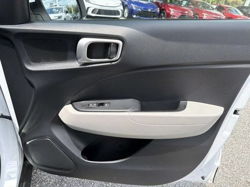 Used 2025 Hyundai Venue SEL FWD image 14