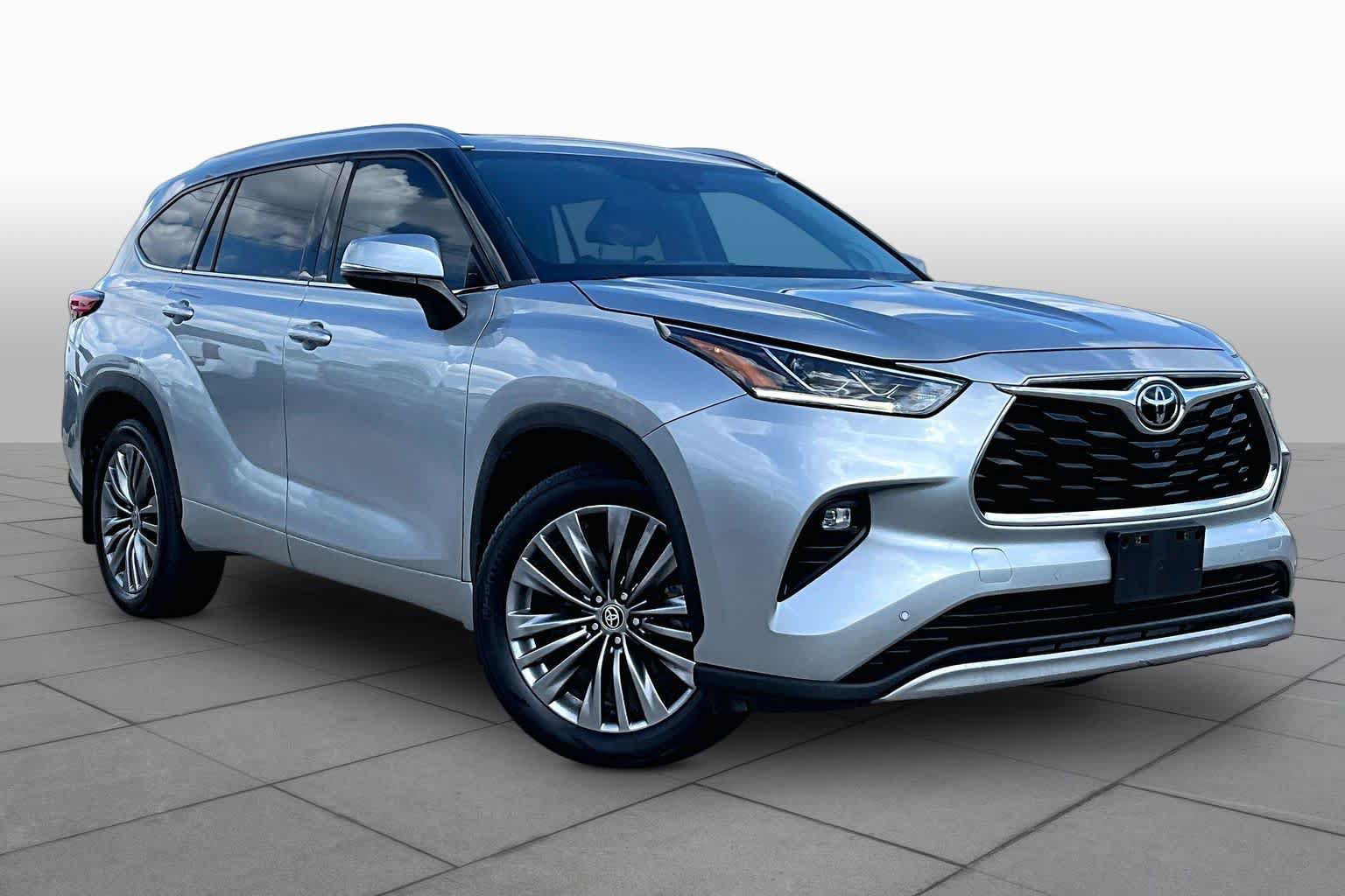 Used 2021 Toyota Highlander Limited AWD/4WD image 3