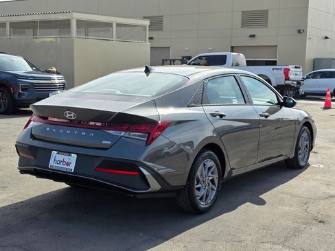 New 2026 Hyundai Elantra Blue image 7