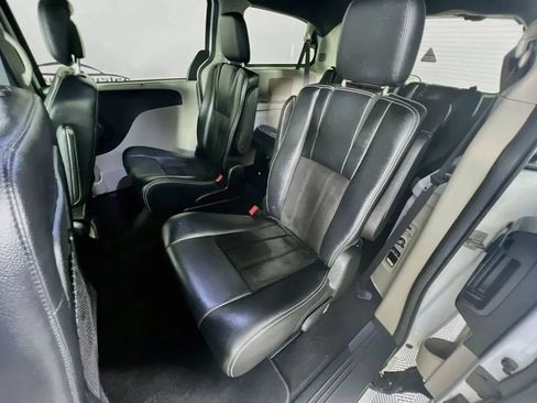 Used 2018 Dodge Grand Caravan SXT w/ Driver Convenience Group FWD image 24