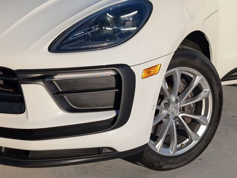 Certified 2022 Porsche Macan image 10
