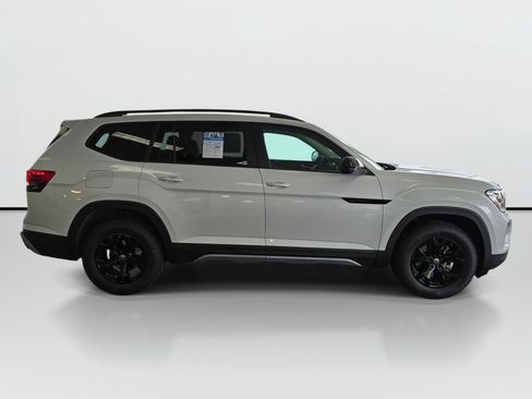 New 2026 Volkswagen Atlas Peak Edition AWD/4WD image 2