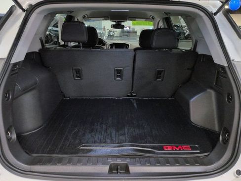Used 2024 GMC Terrain SLE w/ Driver Convenience Package FWD image 12