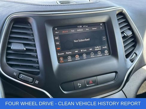 Used 2019 Jeep Cherokee Latitude Plus w/ Comfort/Convenience Group image 3