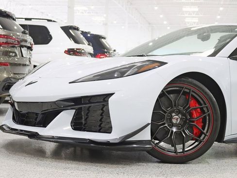 Used 2024 Chevrolet Corvette Z06 w/ Z07 Performance Package image 4