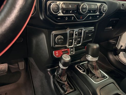 Used 2021 Jeep Gladiator Rubicon w/ Cold Weather Group AWD/4WD image 13