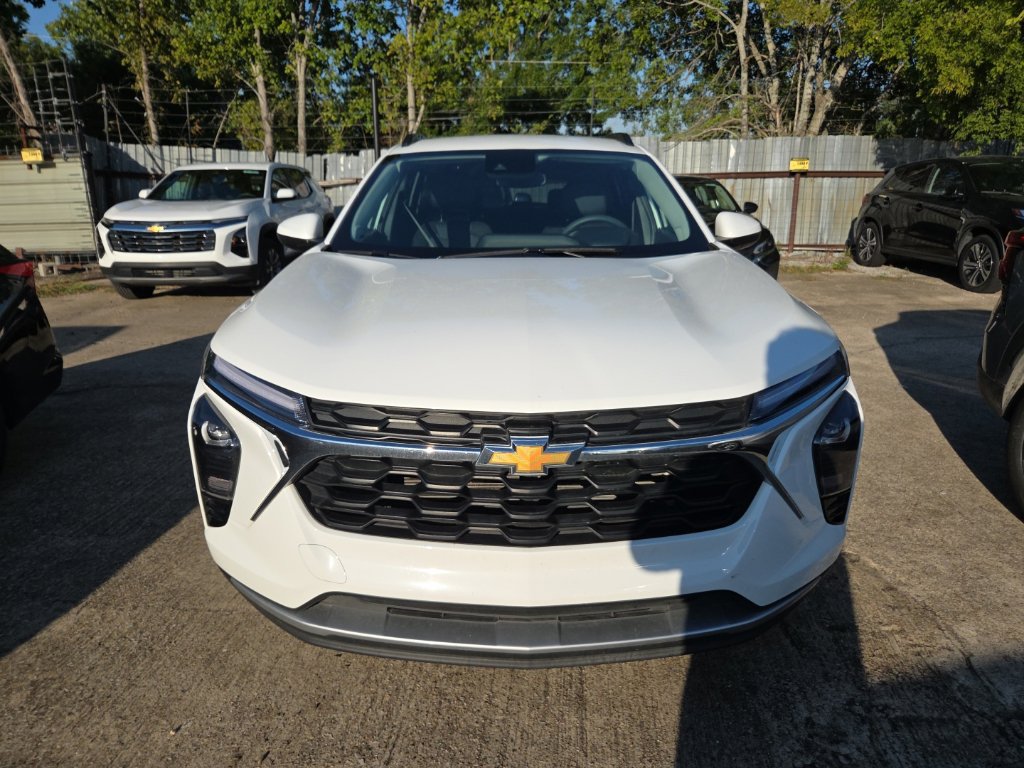 Used 2026 Chevrolet Trax LT FWD image 7