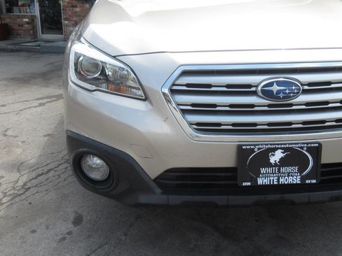 Used 2016 Subaru Outback 2.5i Premium AWD/4WD image 3