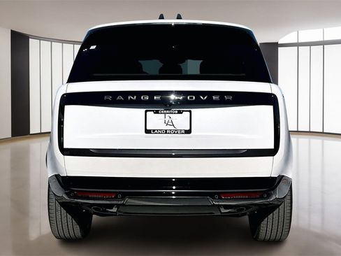 New 2025 Land Rover Range Rover SE image 4