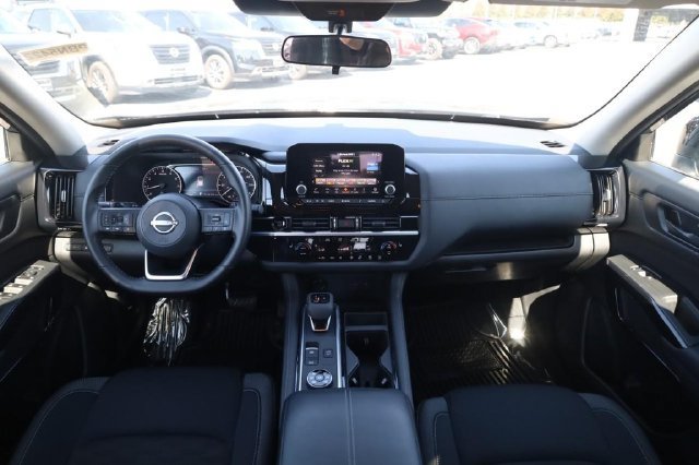 Certified 2025 Nissan Pathfinder SV AWD/4WD image 6