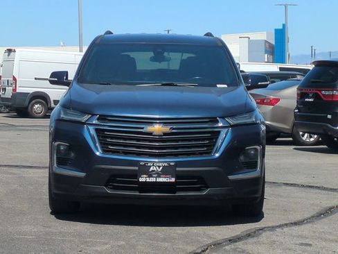 Used 2023 Chevrolet Traverse LT FWD image 3