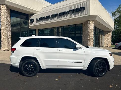 Used 2018 Jeep Grand Cherokee Altitude AWD/4WD image 8
