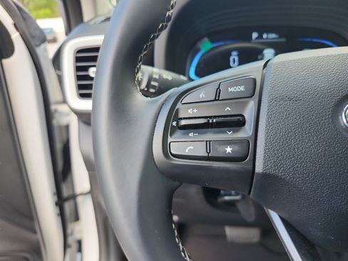 Certified 2026 Hyundai Venue SEL FWD image 14