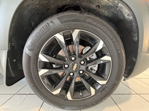 Used 2023 Chevrolet TrailBlazer LT w/ Convenience Package FWD image 9