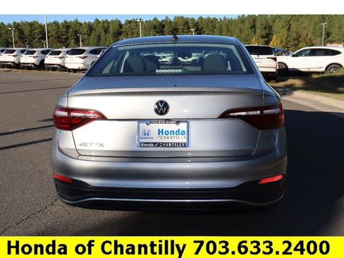 Used 2022 Volkswagen Jetta S image 6