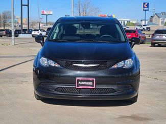 Used 2023 Chrysler Voyager LX video 2