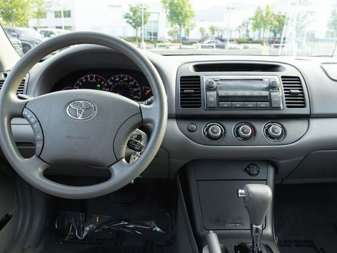 Used 2005 Toyota Camry LE FWD image 26