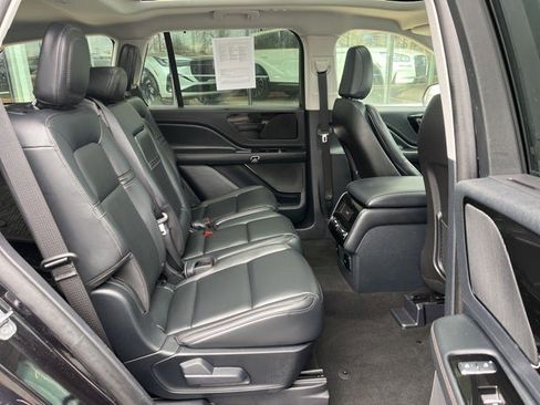 Used 2025 Lincoln Aviator AWD image 23