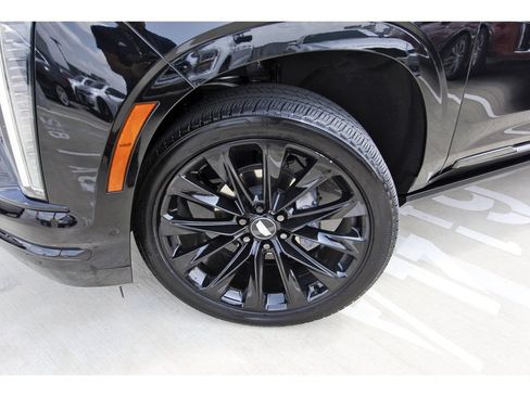 Certified 2026 Cadillac Escalade Platinum Sport w/ LPO, ONYX Package AWD/4WD image 31