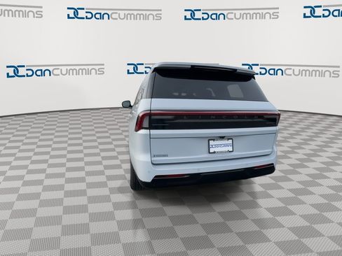 New 2025 Lincoln Navigator Reserve image 8