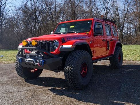 Used 2024 Jeep Wrangler Unlimited Rubicon AWD/4WD image 7