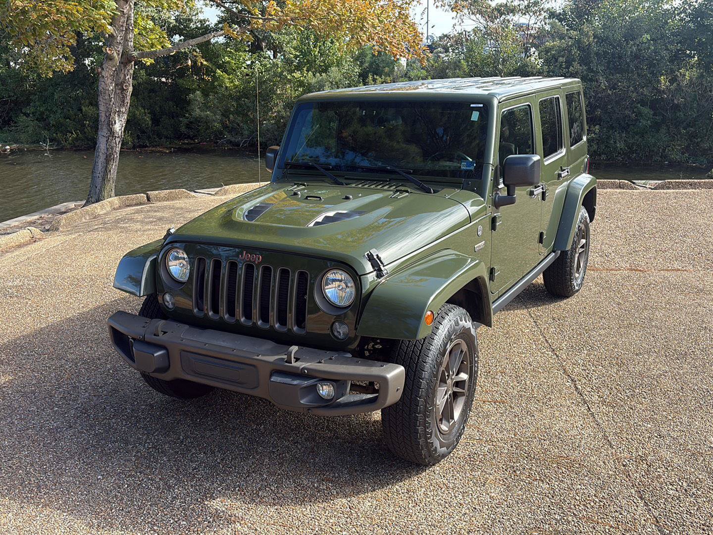 Used 2016 Jeep Wrangler Unlimited Sahara AWD/4WD image 12