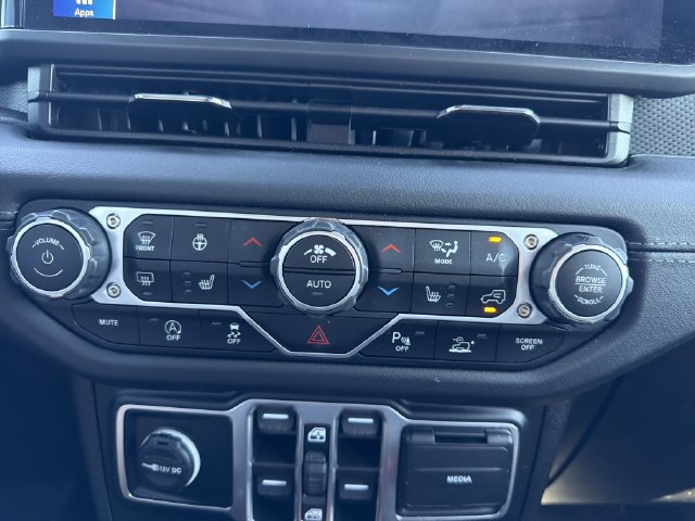 Used 2025 Jeep Gladiator Rubicon AWD/4WD image 33