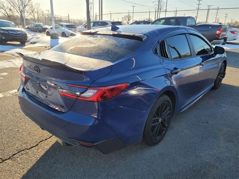 Used 2025 Toyota Camry SE image 7