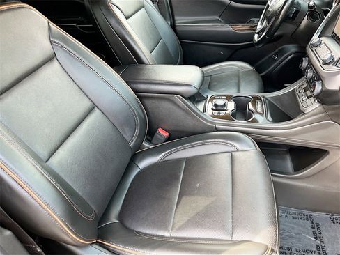 Used 2023 GMC Acadia AT4 w/ Technology Package image 30