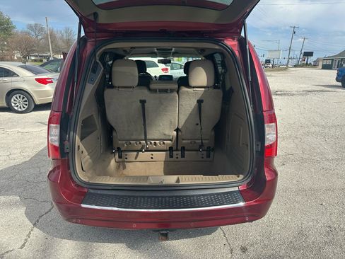 Used 2014 Chrysler Town & Country Touring-L w/ Trailer Tow Group image 17