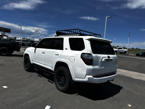 Used 2022 Toyota 4Runner SR5 Premium w/ Moonroof Package AWD/4WD image 3
